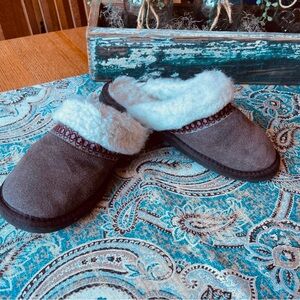 100% genuine suede outer Mules wool blend sherpa lining, stiched detail…